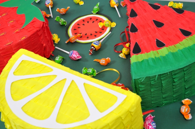 Пинята "Тути Фрути" по избор - диня, лимон или ягода с включен пълнеж!