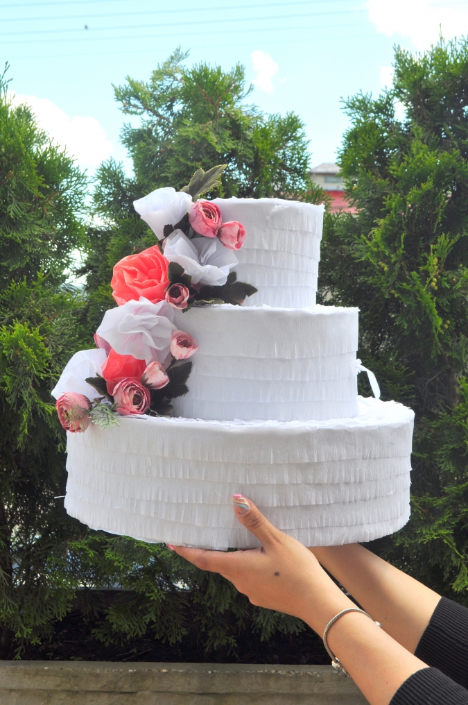 Пинята Сватбена торта с флорална декорация / Wedding Pinata Cake
