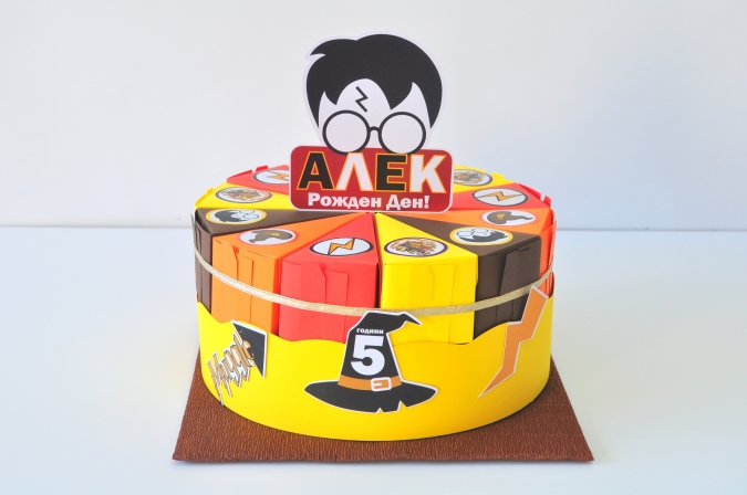 Хартиена торта с  тематична декорация и персонализация Хари Потър