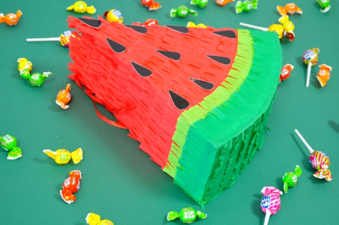 Пинята "Тути Фрути" по избор - диня, лимон или ягода с включен пълнеж!