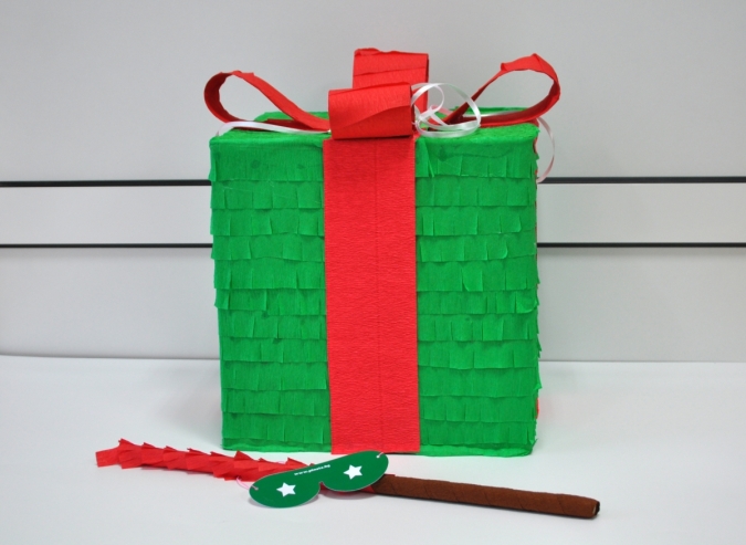 Пинята Коледен подарък Коледа  височина 40х40см