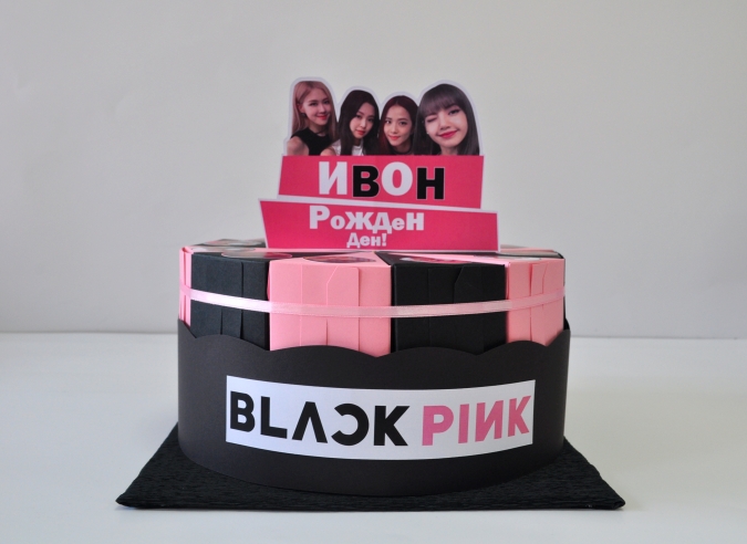 Хартиена торта с тематична декорация и персонализация  Блек Пинк