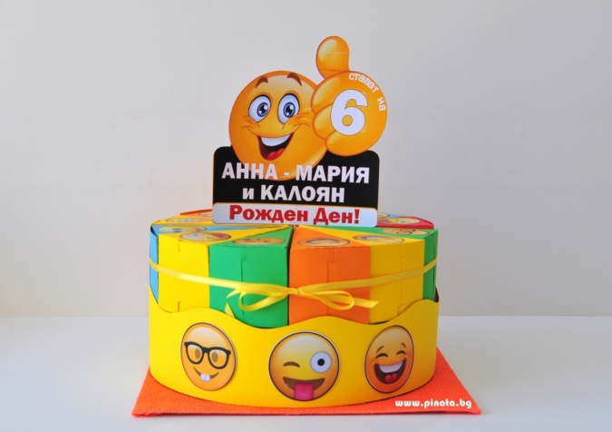 Хартиена торта с  тематична декорация Емотикони