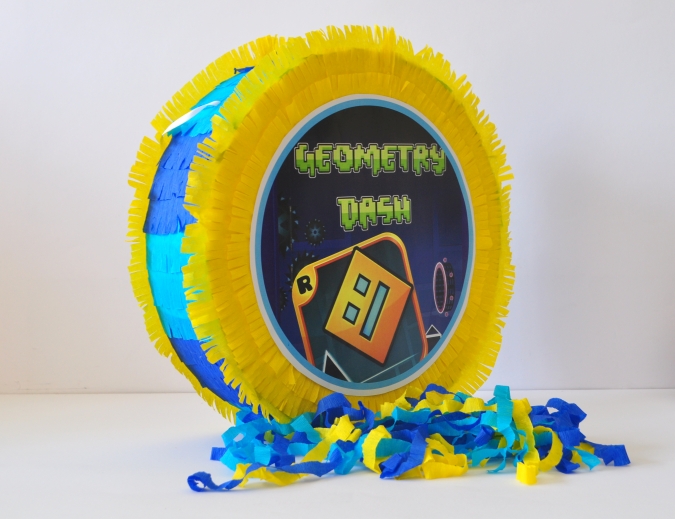 Пинята Геометри Даш / Geometry Dash, две лица 40х40 см
