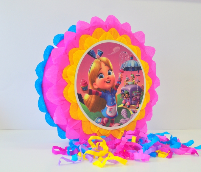 Пинята Алиса в приказната страна на сладкарството, две лица 40х40 см