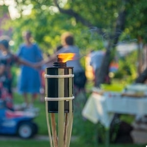 Комплект от 4 бамбукови факли с контейнер, бял и черен, 120 см /Mb/