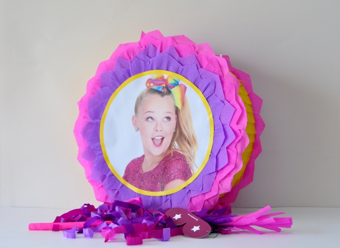 Пинята Джо Джо Панделка, две лица 40х40 см