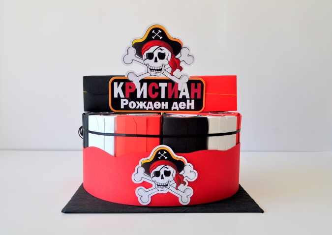 Хартиена торта с  тематична декорация и персонализация Пират, череп