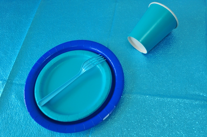 Покривка за еднократна употреба релефна - метализиран гланц, цвят червено 120х180 см