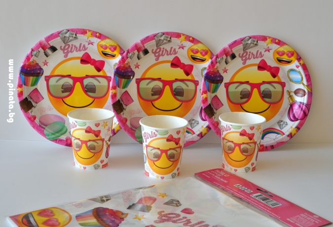 Хартиена парти чинийка Емоджи за момиче 23 см, лицензирани 8бр пакет