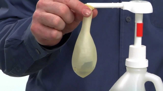 Обработка с hi-float / хай-флоут паста, за удължаване времето на летене на балони с хелий *