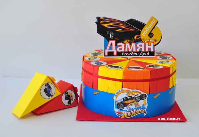 Хартиена торта с тематична декорация и персонализация Хот Уилс