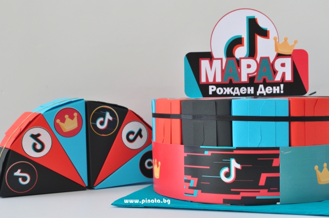 Хартиена торта с тематична декорация и персонализация ТИК ТОК