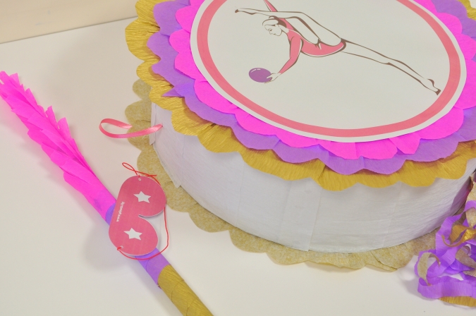 Пинята Гимнастичка, художествена гимнастика, две лица 40х40 см