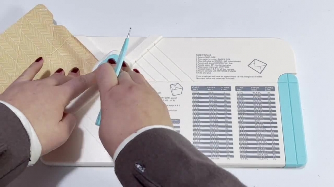 Дъска за пликове и кутии с вграден пънч за заобляне /Sa/