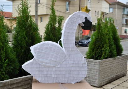 Пинята фигура Лебед / Pinata Swan