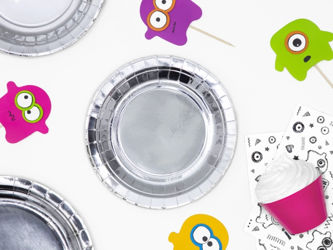 Хартиена чинийка сребърна гланц 18 см диаметър, 6 бр. пакет /Pd/