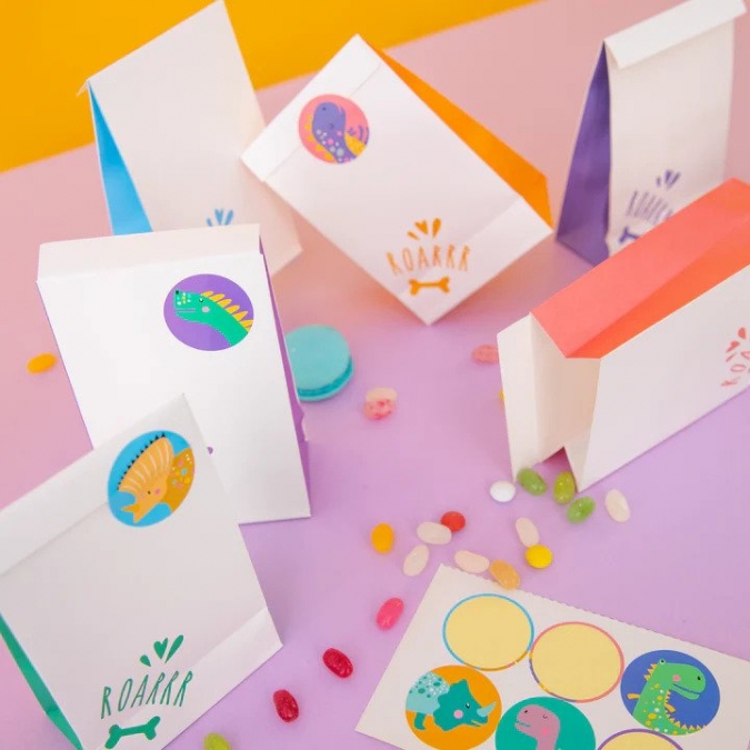 Подаръчни хартиени торбички Динозаври,микс цветове, 6 бр. в опаковка /Pp/