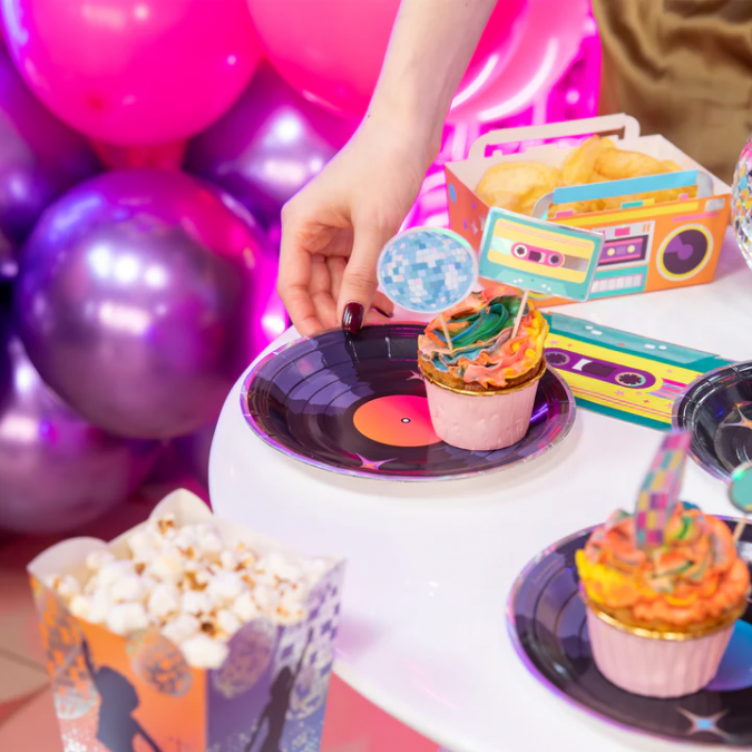 Хартиена чинийка Ретро Диско парти, 18.0 см, 6 бр. в опаковка /Pp/