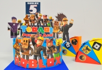 3Д Хартиена торта с тематична декорация и персонализация Роблокс