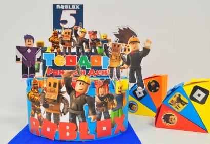 3Д Хартиена торта с тематична декорация и персонализация Роблокс