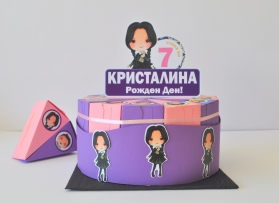 Хартиена торта с  тематична декорация и персонализация Уенсдей Адамс