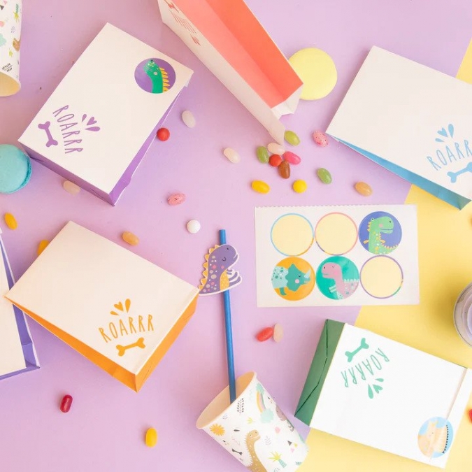 Подаръчни хартиени торбички Динозаври,микс цветове, 6 бр. в опаковка /Pp/