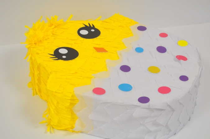 Пинята фигура Великденско Пиле в яйце, височина 42см