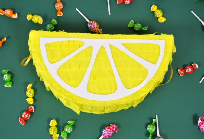 Пинята "Тути Фрути" по избор - диня, лимон или ягода с включен пълнеж!