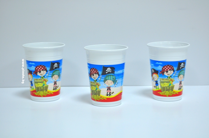 Пластмасова парти чашка Пирати 200 мл, лицензирана 8бр пакет