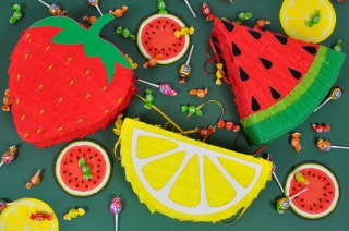 Пинята "Тути Фрути" по избор - диня, лимон или ягода с включен пълнеж!