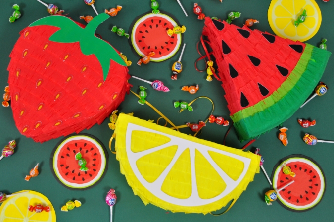 Пинята "Тути Фрути" по избор - диня, лимон или ягода с включен пълнеж!