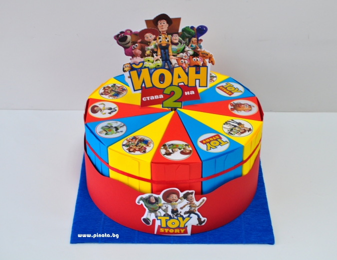 Хартиена торта с тематична декорация и персонализация Играта на играчките