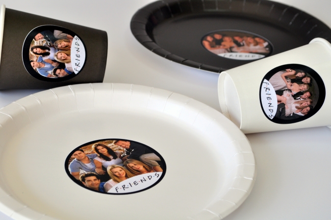 Хартиена парти чашка 270 мл Приятели, 6бр. пакет