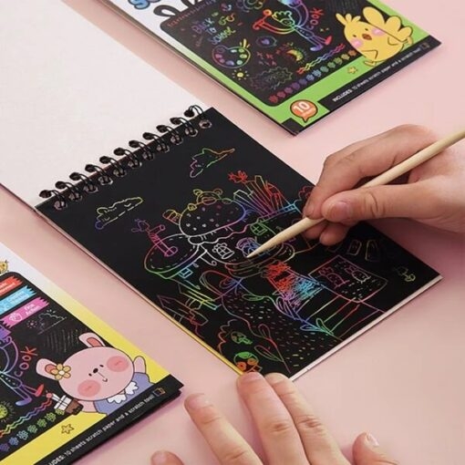 Скрeч творчески бележник, 10 листа, дъга, черен картон /Tr/