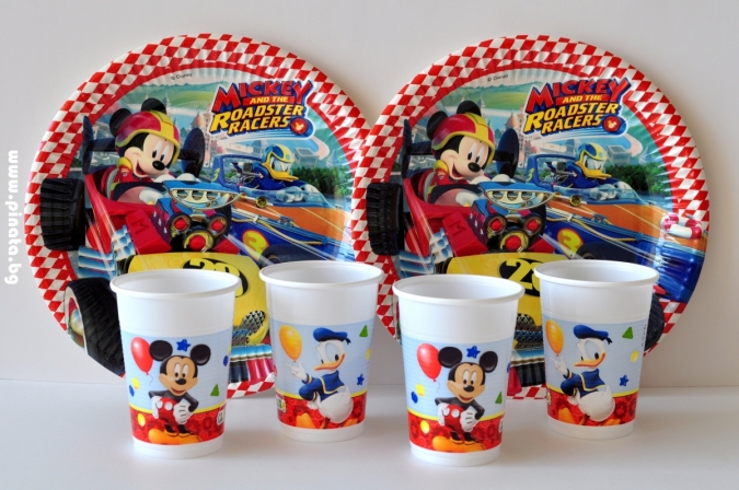 Хартиена парти чинийка Мики Маус 23 см, 8 бр. в опаковка