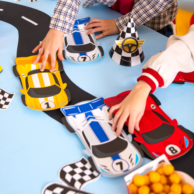 Хартиена чинийка Спортни коли, 23.0 см, 6 бр. в опаковка /Pp/