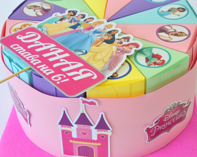 Хартиена торта с  тематична декорация и персонализация Дисни Принцеси