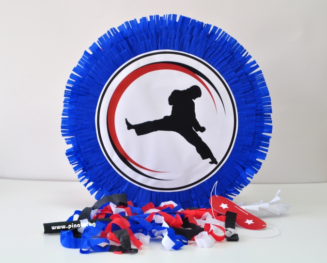 Пинята Карате, каратист две лица 40х40 см