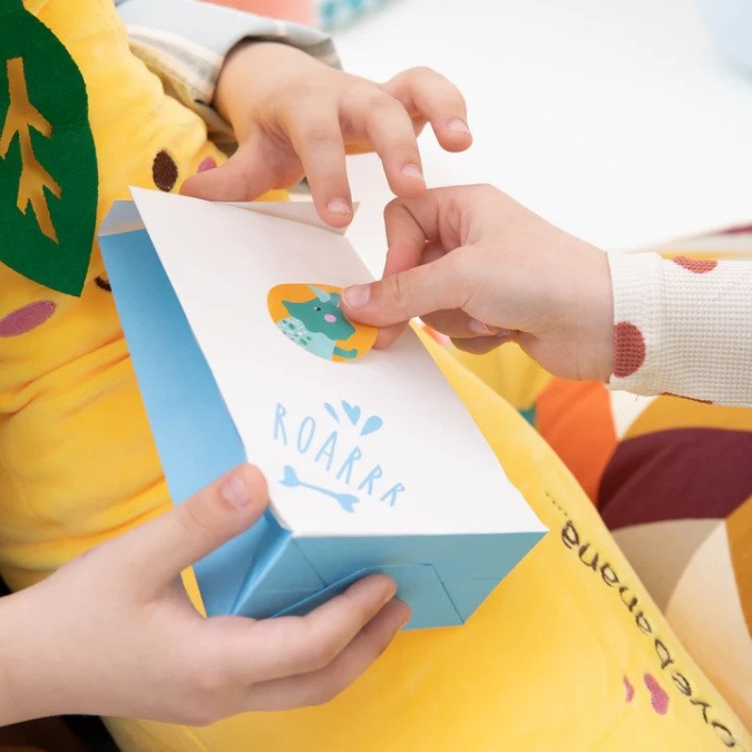 Подаръчни хартиени торбички Динозаври,микс цветове, 6 бр. в опаковка /Pp/