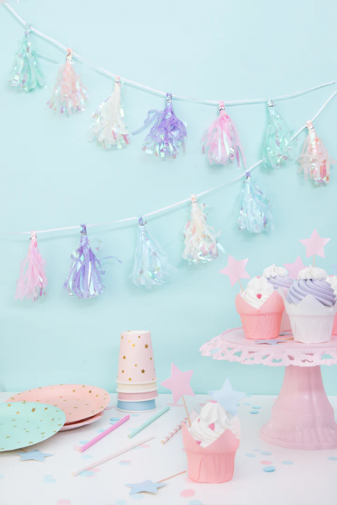 Гирлянд/декорация от 12 бр. тасели, преливащи пастелни цветове, 12х200см /Pp/