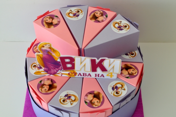 Хартиена торта с тематична декорация и персонализация Рапунцел