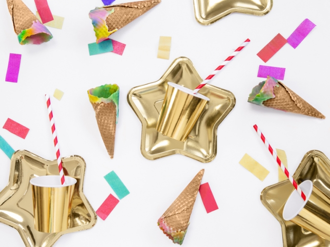 Хартиена парти чинийка Звезда, Коледа, златна гланц, 18 см, 6 бр. пакет /Pd/