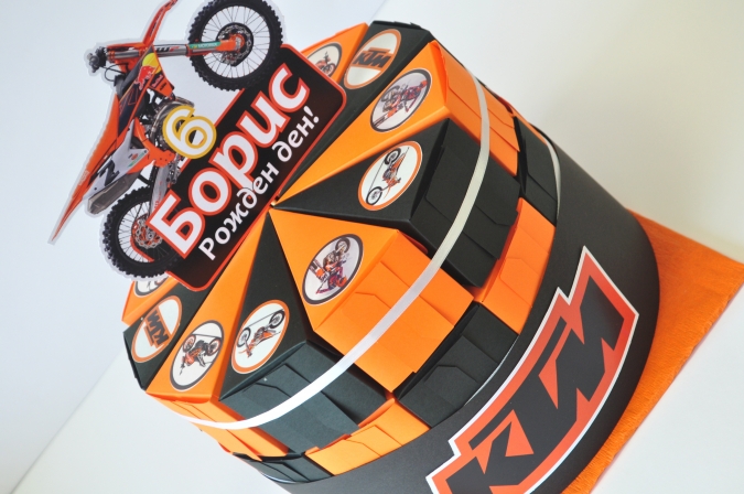 Хартиена торта с декорация и персонализация КТМ