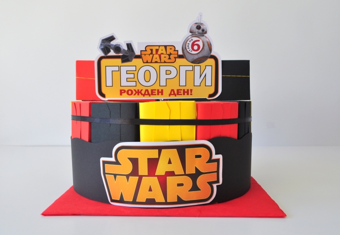 Хартиена торта с  тематична декорация и персонализация Междузвездни войни