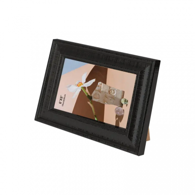 Фоторамка настолна, релефна черна с размер 20x15 см. /Km/