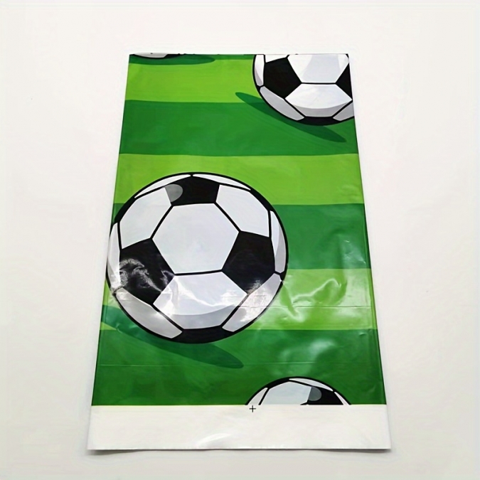 Парти покривка зелена с топки Футбол 108х180 см /Gx/