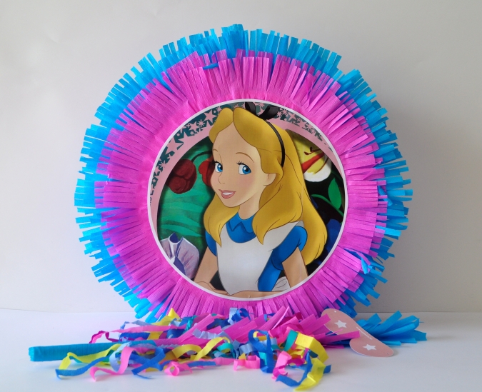 Пинята Алиса в страната на чудесата, 40х40 см, две лица