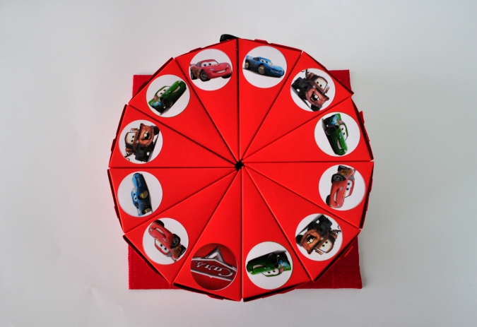 Хартиена торта с тематична декорация и персонализация Маккуин Колите