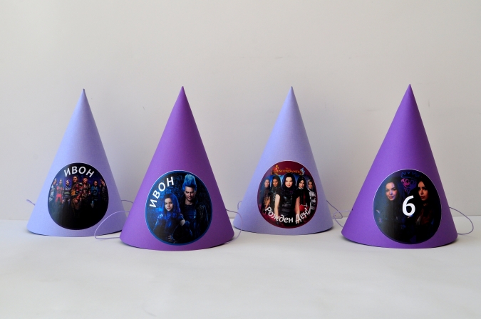 Персонализирана парти шапка Наследниците, 3 бр. в пакет